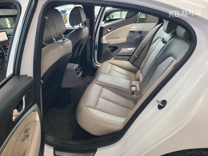 Genesis G70 2.0T Standard 7