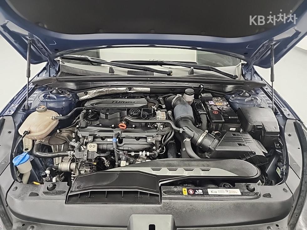 2022 - kia k5
