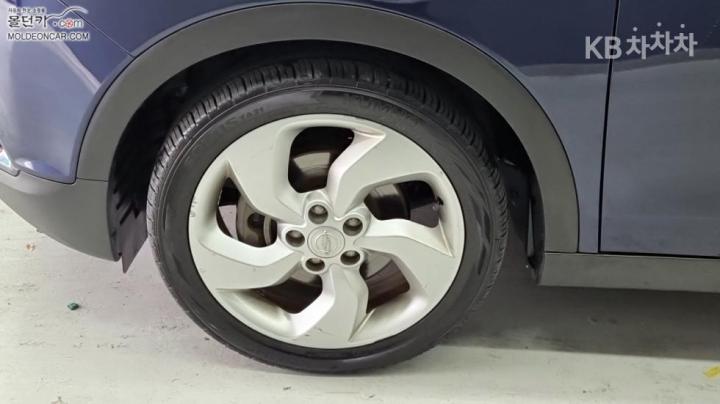 KG Mobility (Ssangyong) Tivoli Gasoline LX Premium Type 7