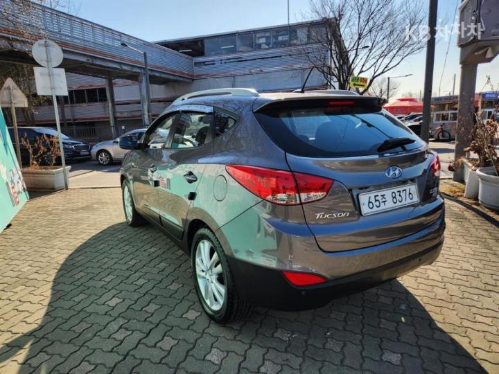 Hyundai Tucson ix Diesel 2WD LX20 Luxury 5