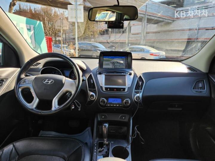 Hyundai Tucson ix Diesel 2WD LX20 Luxury 8