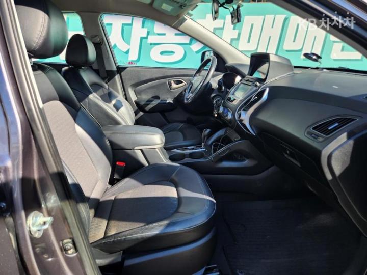 Hyundai Tucson ix Diesel 2WD LX20 Luxury 9