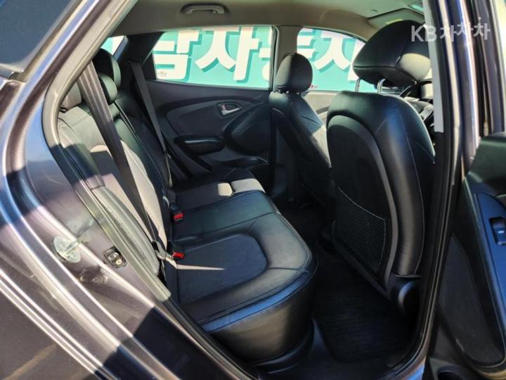 Hyundai Tucson ix Diesel 2WD LX20 Luxury 10