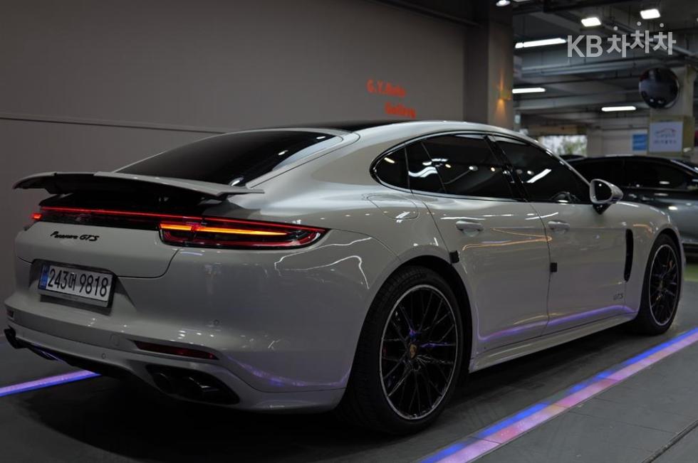 Porsche Panamera — miniaturë 2