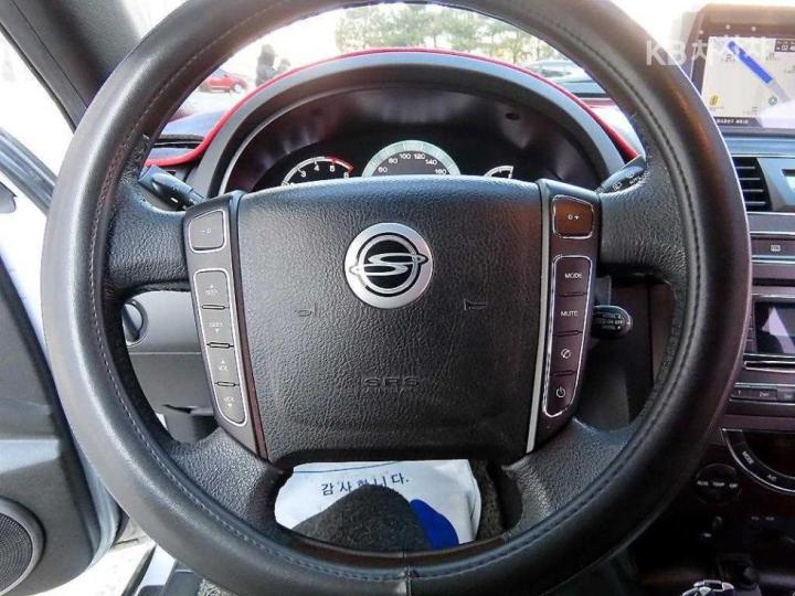 KG Mobility (Ssangyong) Rexton W 4WD RX7 Luxury 9