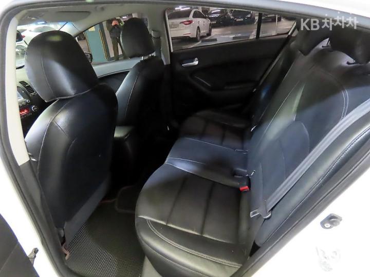 Kia K3 Luxury 8