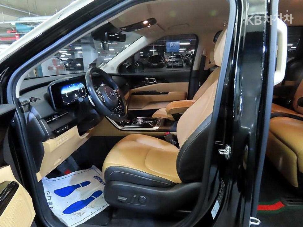 2021 - kia carnival