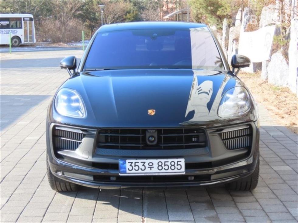 2023 porsche macan