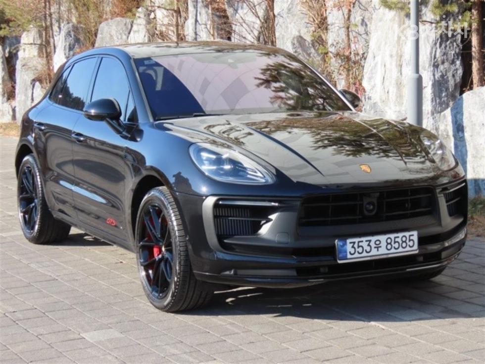 2023 - porsche macan