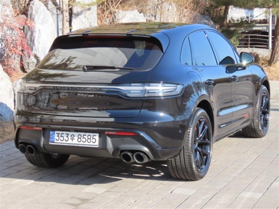 2023 - porsche macan