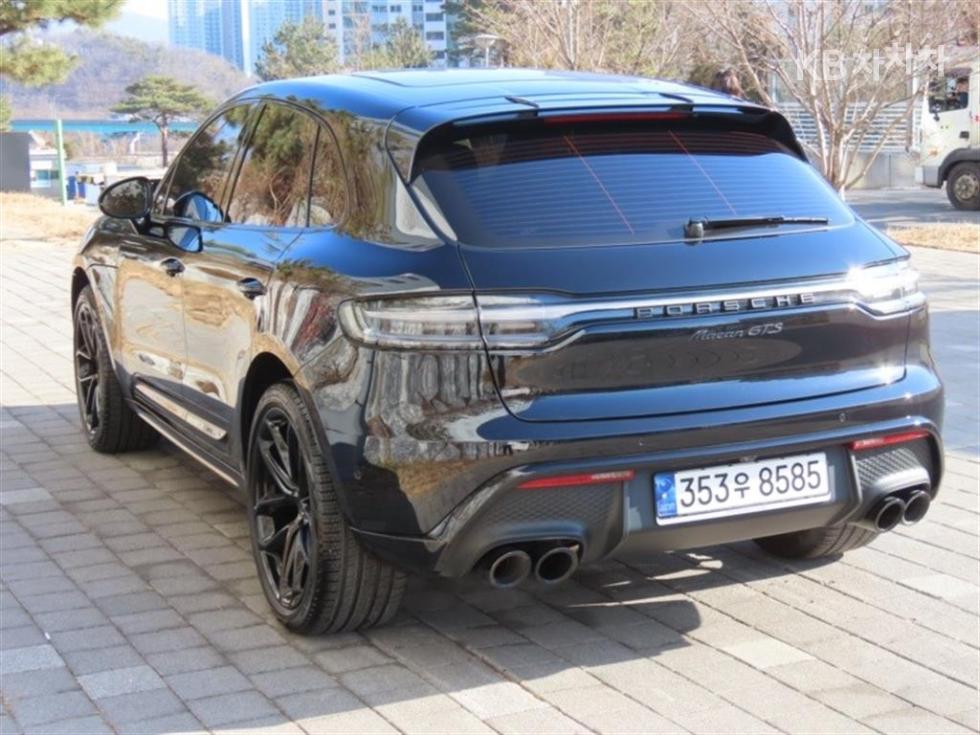 2023 - porsche macan