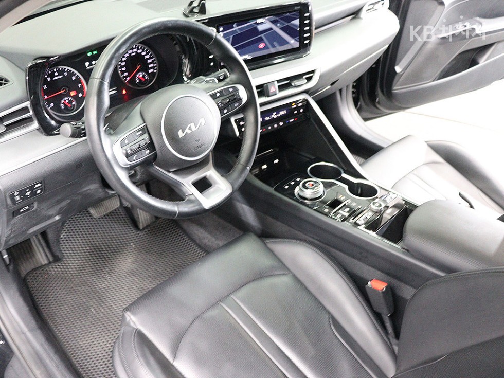 2022 - kia k5