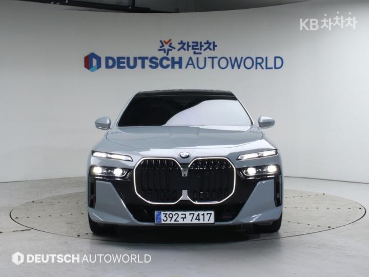 BMW 7 Series G70 740d xDrive M Sport Executive 4