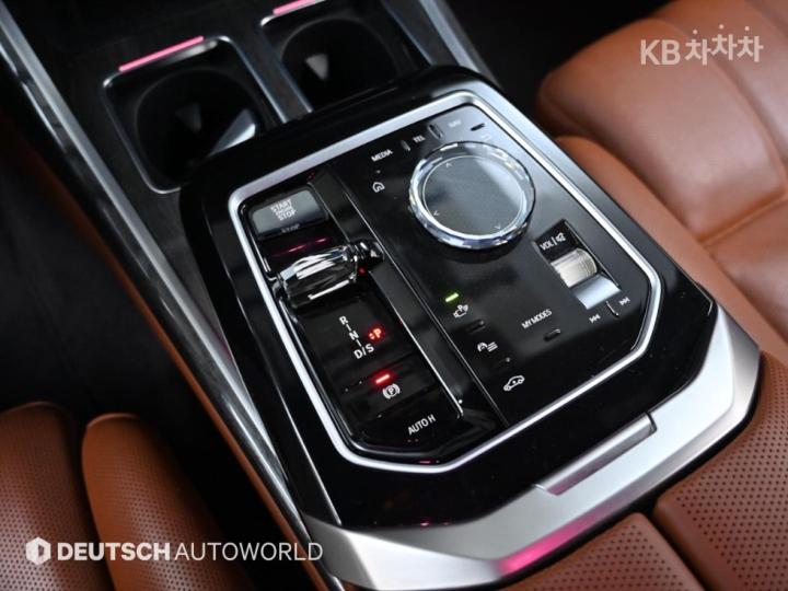 BMW 7 Series G70 740d xDrive M Sport Executive 10