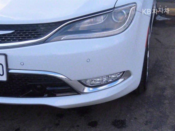 Chrysler 200 2.4 C 8