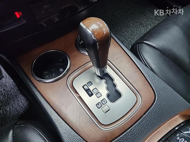 KG Mobility (Ssangyong) Chairman New W CW700 4TRONIC 9