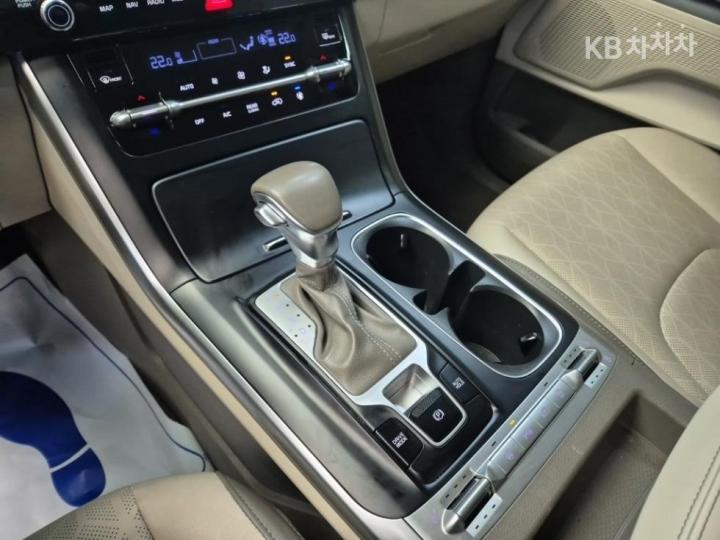 Kia Carnival D2.2 Prestige 9