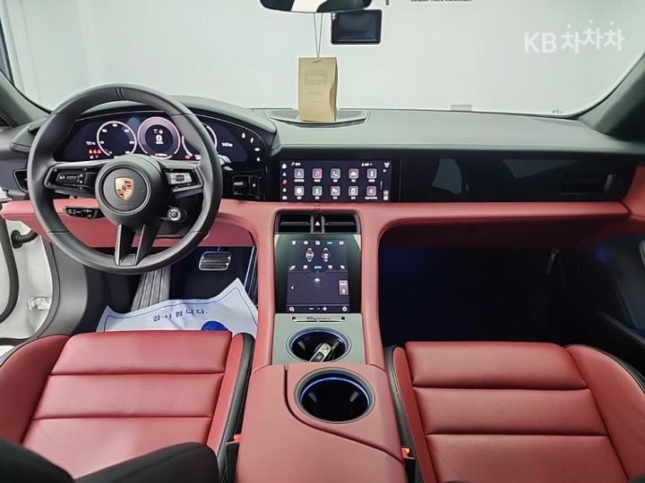 Porsche Taycan GTS 8