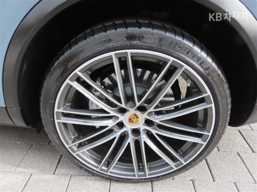 Porsche Cayenne — miniaturë 16