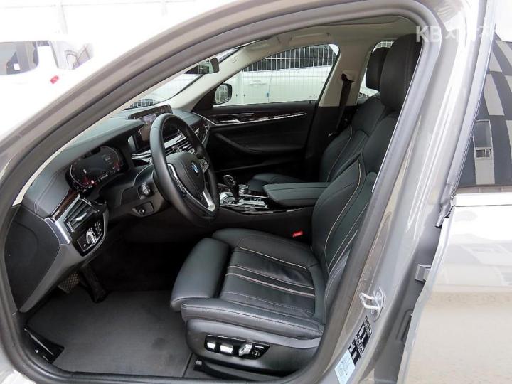 BMW 5 Series G30 520i M Sport — фото 5