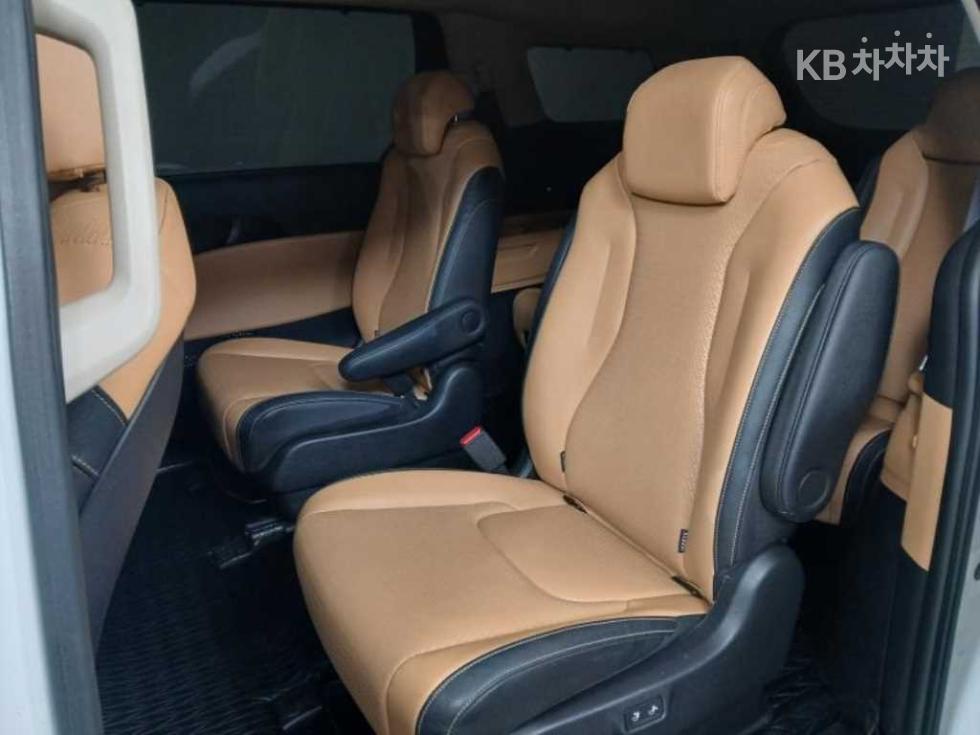 2023 - kia carnival