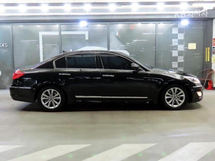 Hyundai Genesis BH330 MODERN Special 4