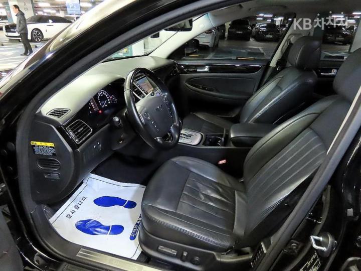 Hyundai Genesis BH330 MODERN Special 7