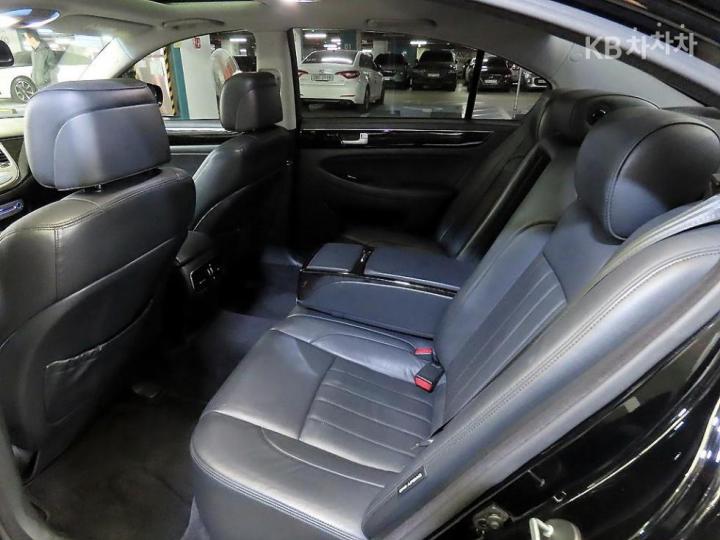 Hyundai Genesis BH330 MODERN Special 8