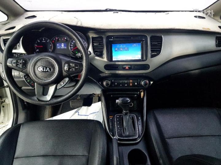 Kia Carens 1.7 VGT Luxury 6