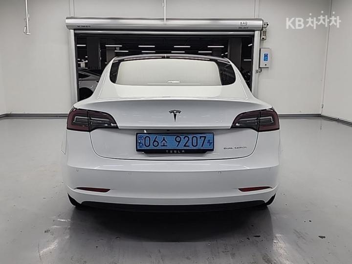 Tesla Model 3 Long Range 4