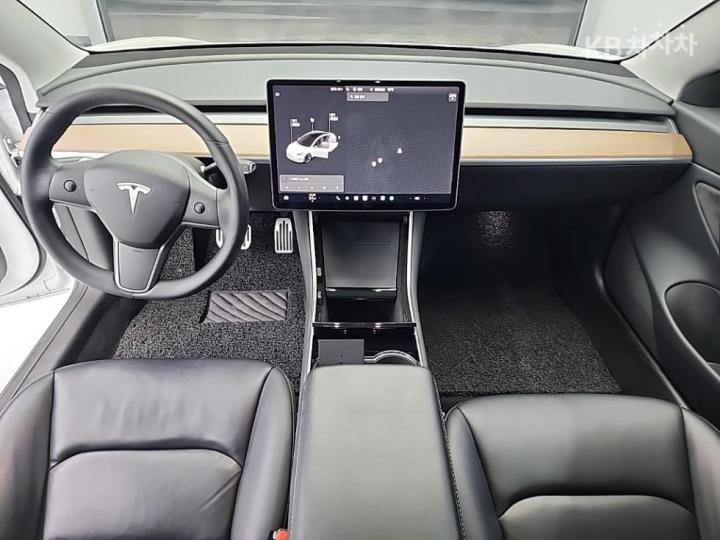 Tesla Model 3 Long Range 8