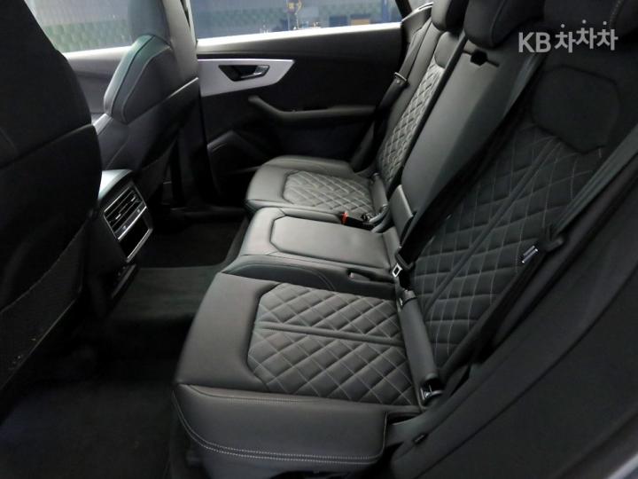 Audi Q8 3.0 55 TFSI Quattro Premium 7