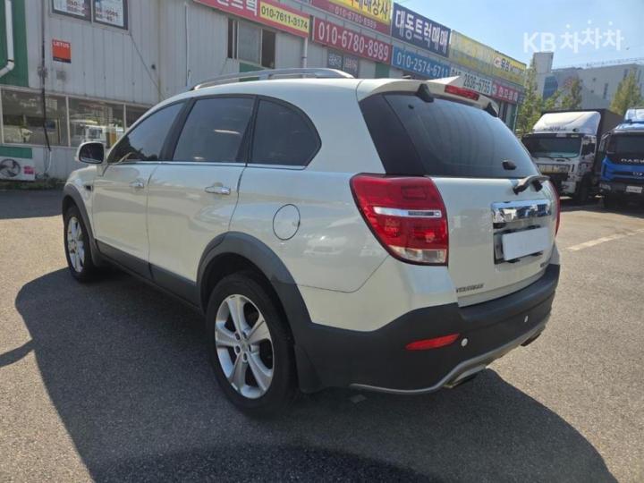 Chevrolet Captiva 2WD LT 8