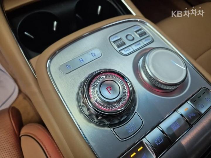 Genesis G90 RS4 3.5T AWD Base Type 9