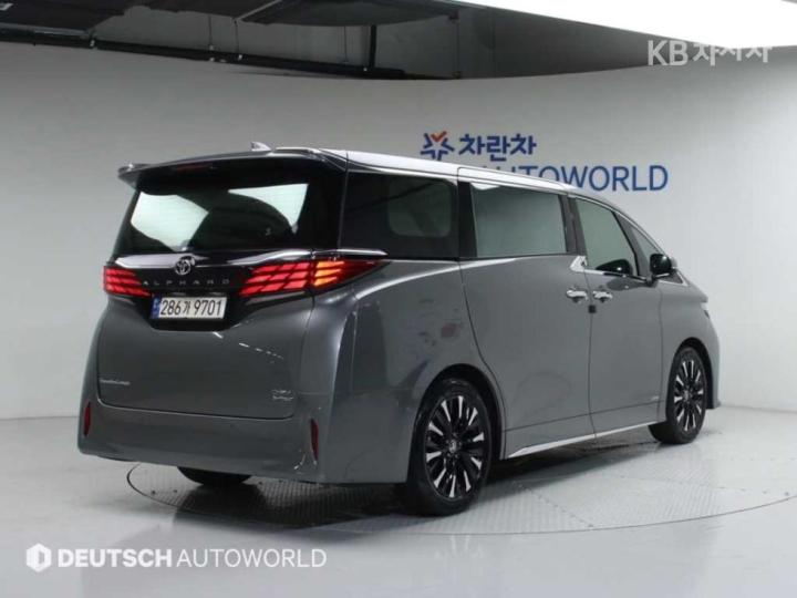 Toyota Alphard AH30 2.5 HEV AWD Base Type 3