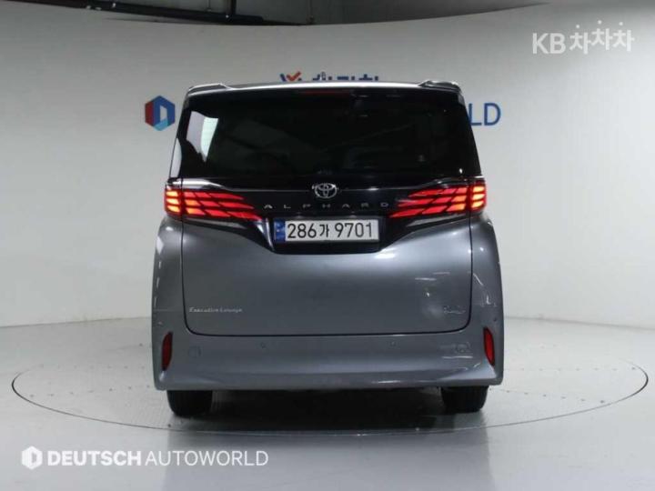 Toyota Alphard AH30 2.5 HEV AWD Base Type 5