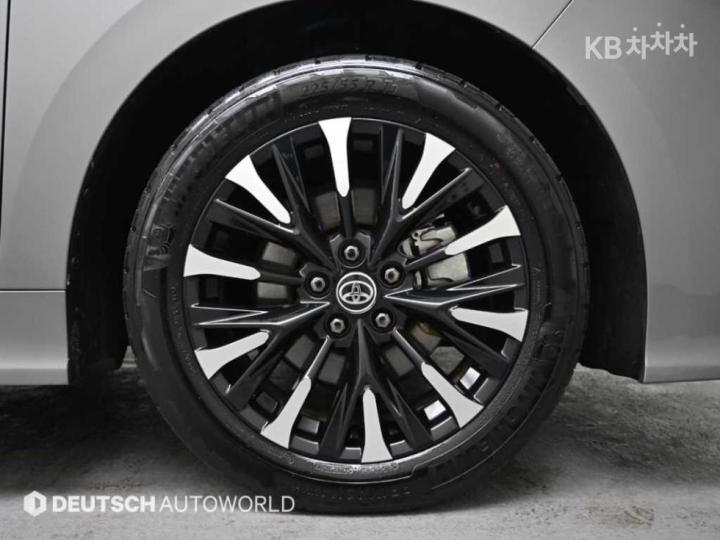 Toyota Alphard AH30 2.5 HEV AWD Base Type 6