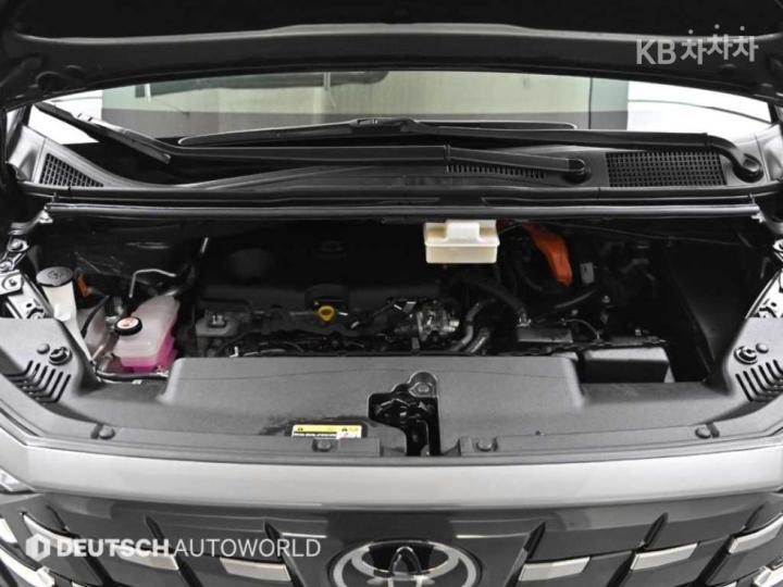Toyota Alphard AH30 2.5 HEV AWD Base Type 7