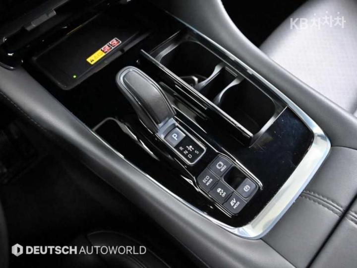 Toyota Alphard AH30 2.5 HEV AWD Base Type 10