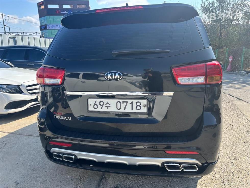 2017 - kia carnival