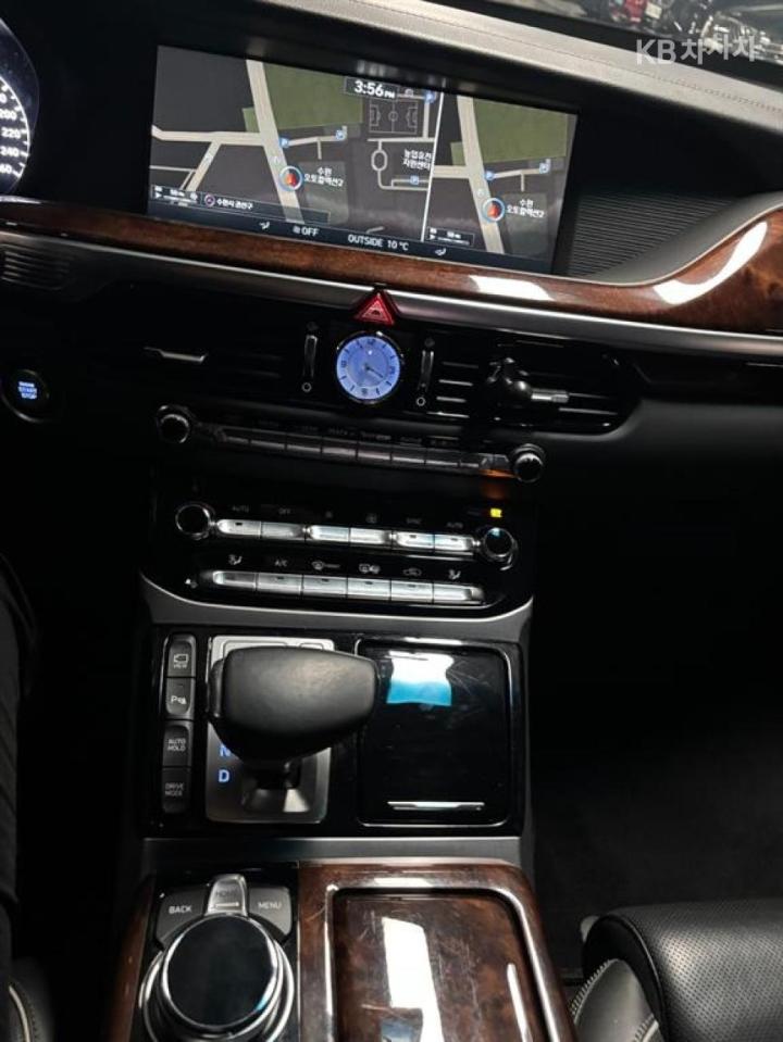 Genesis EQ900 3.3 T-GDI AWD Premium Luxury 9