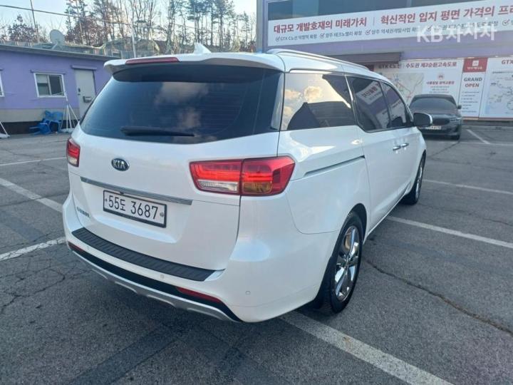 Kia Carnival 2.2 Diesel Prestige 6