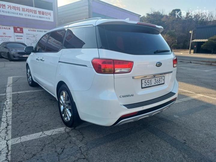 Kia Carnival 2.2 Diesel Prestige 8