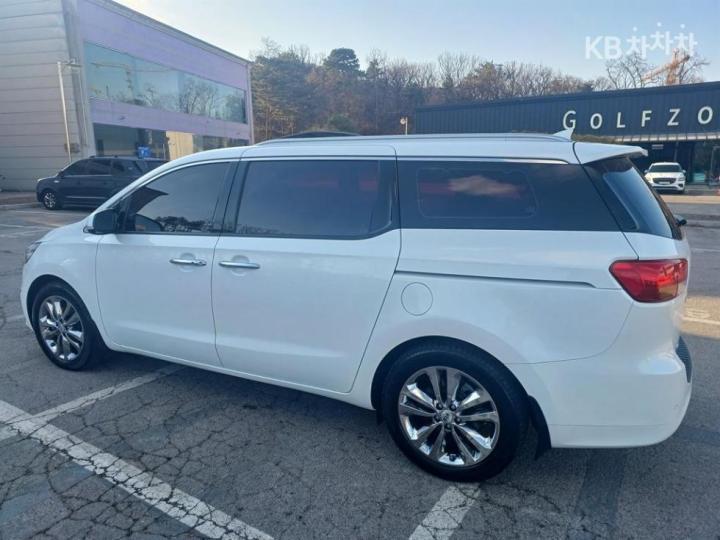 Kia Carnival 2.2 Diesel Prestige 9