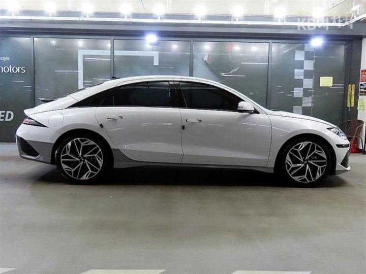 Hyundai IONIQ 6 CE Long Range AWD Prestige 4