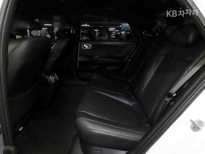 Hyundai IONIQ 6 CE Long Range AWD Prestige 8