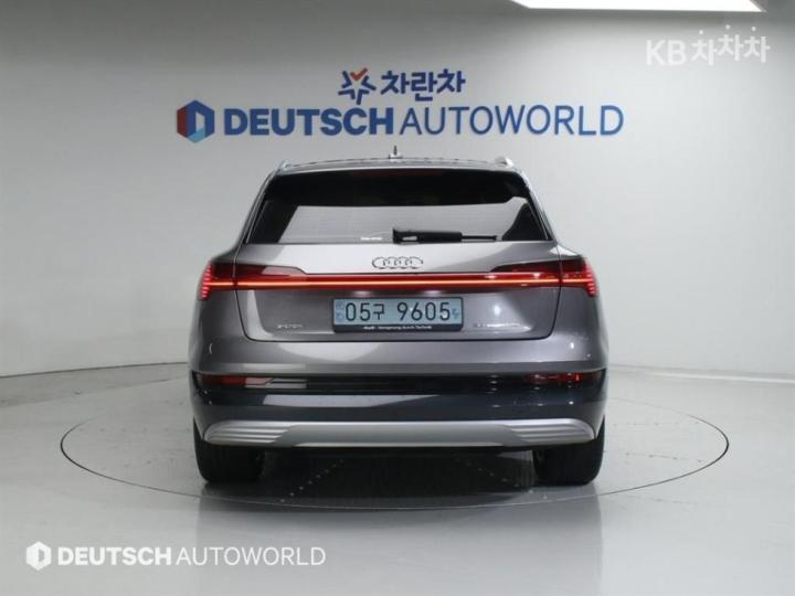 Audi e-tron 50 quattro Base Type 5