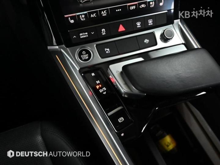 Audi e-tron 50 quattro Base Type 10