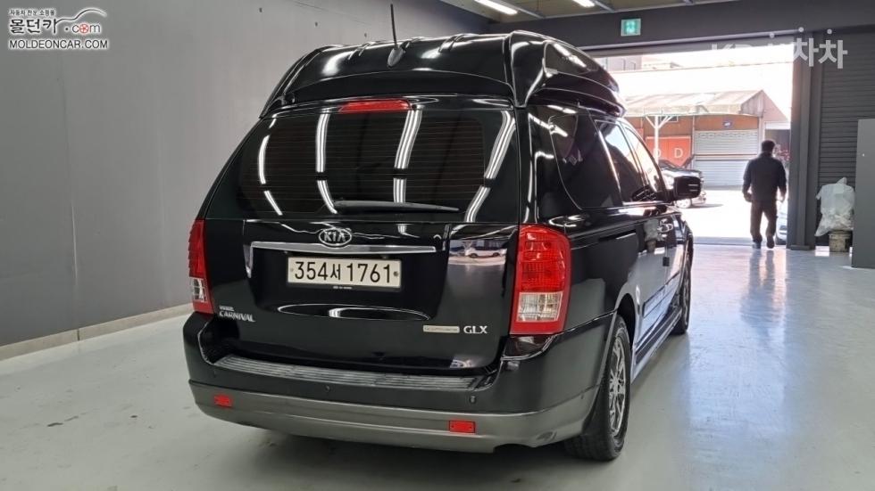2011 - kia carnival