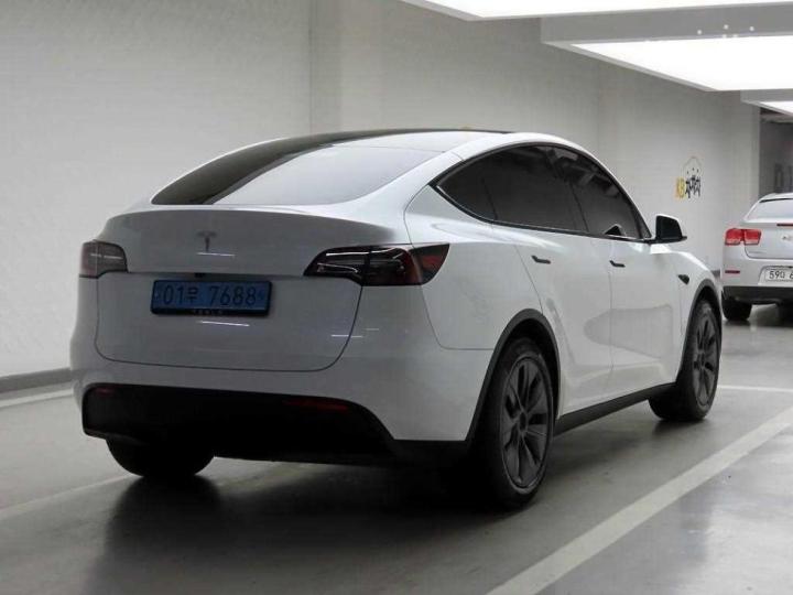 Tesla Model Y RWD Base Type 3
